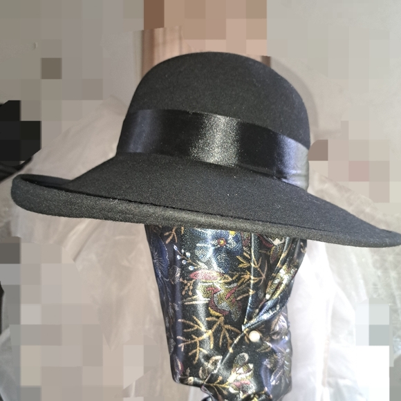 Beautiful Wool special occasion hat - Picture 4 of 7